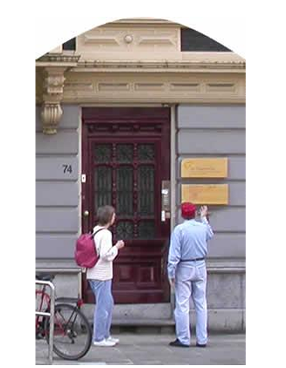 Entrance of the doctor’s offices and next door the Ita Wegmanhuis at the Weterningschans 72-74 
in the very center of Amsterdam, the Netherlands. 