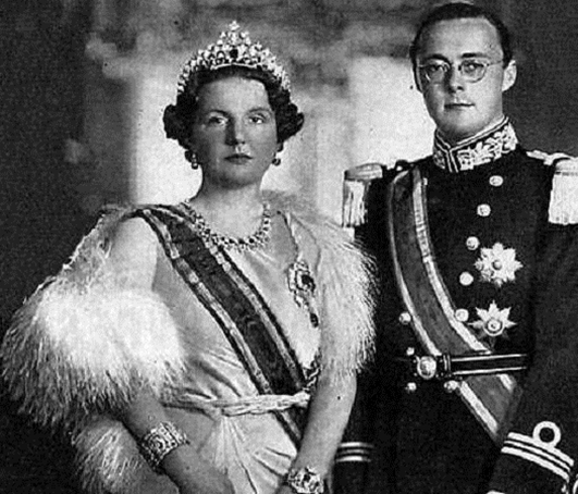 Juliana, Queen of the Netherlands and her spouse Prince Bernhard, who was involved in many scandals, including Satanic offers 